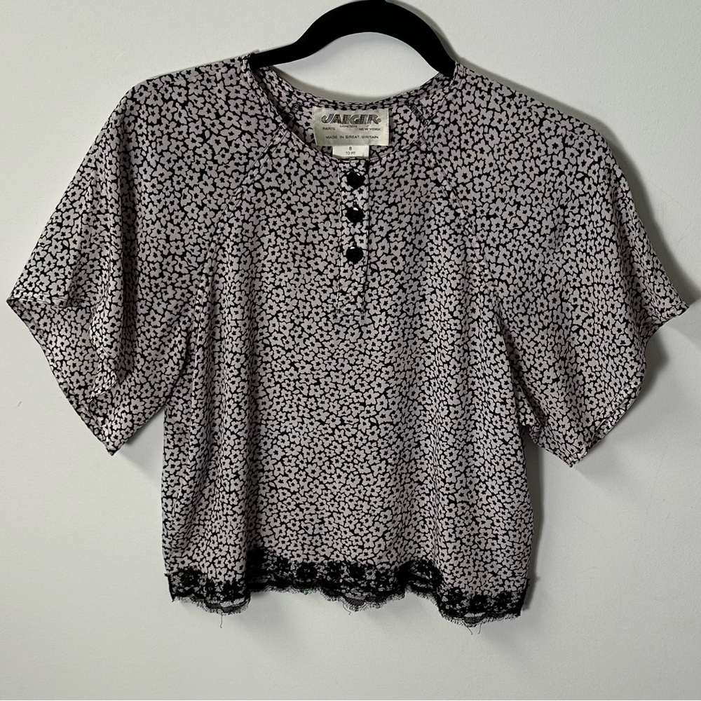 VTG JAEGER LONDON women's white black flowy sheer floral lace blouse, 8 US.